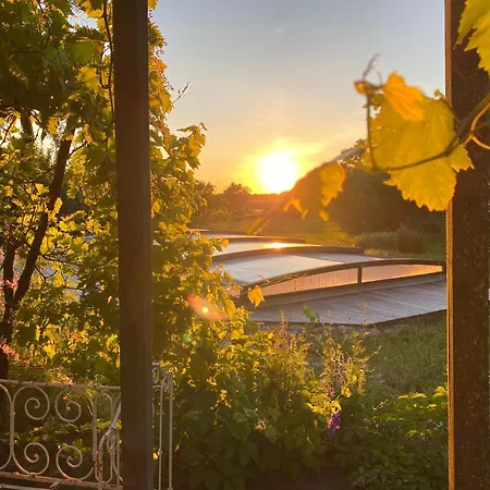 La Jolie Longère Fleurie Avec Piscine Et Jardin Lodge