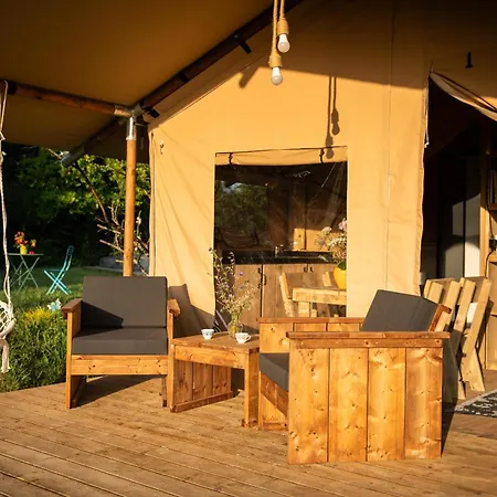 Lodge La Jolie Longère Fleurie Avec Piscine Et Jardin